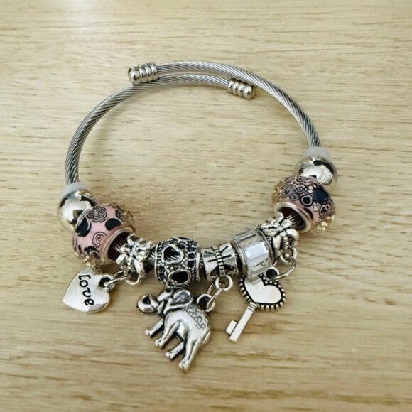 New Pink Flower and Heart Beads Bracelet - Picture 1 of 2